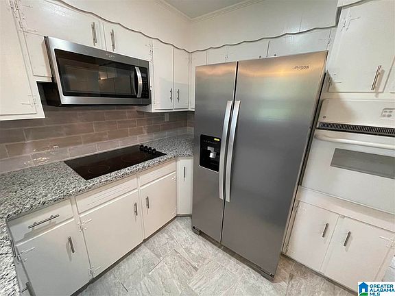 3rd image of 1100 Meadow Dr
