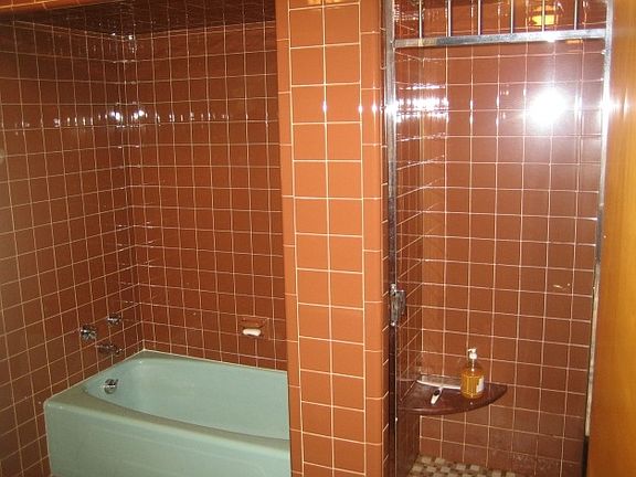 5th image of 2111 Hollinshed Ave