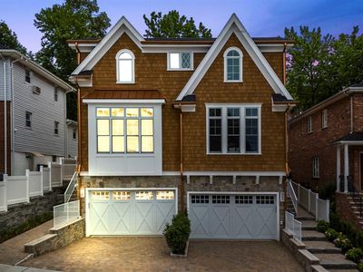 518 4th St #B, Palisades Park, NJ, 07650