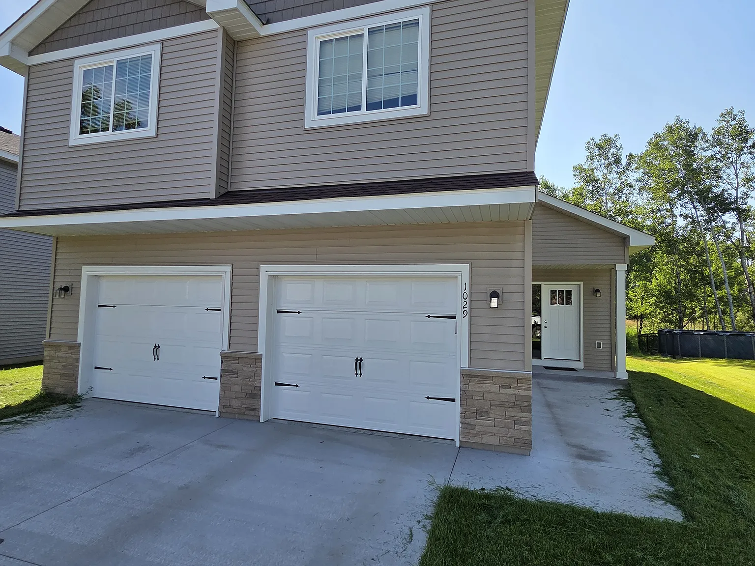 4 bed, 2140 sqft, $2,800 — Photo 2