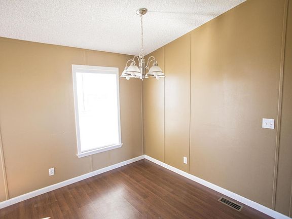3rd image of 722 S 368th Dr