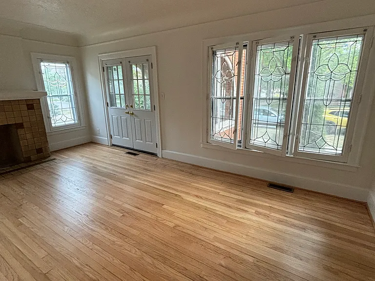 1402 Somerset Ave — Photo 3