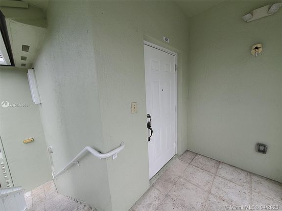 5th image of 2731 NE 3rd Dr Unit 201