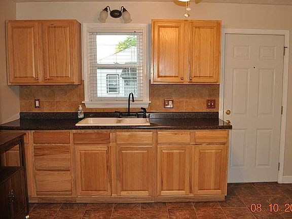 2nd image of 1219 N Linden St