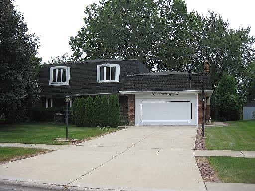 2nd image of 18W085 73rd St