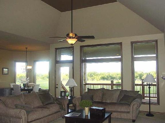 2nd image of 2511 Fairway Cir