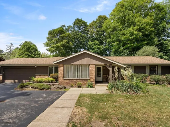 2010 West Woodbury LANE, Glendale, WI 53209