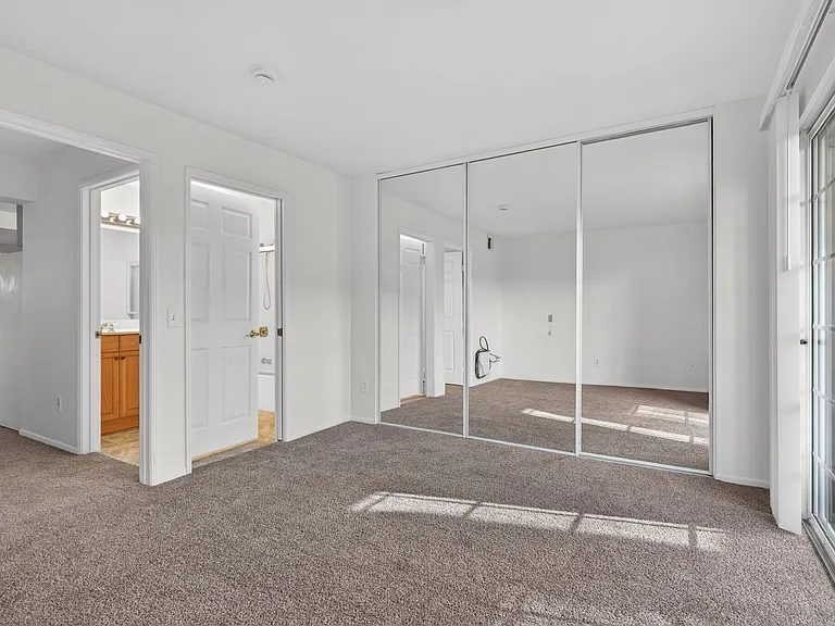 3485 Linden Ave — Photo 5