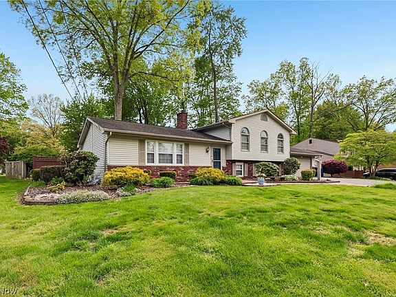 2nd image of 7972 Glen Oaks Dr NE