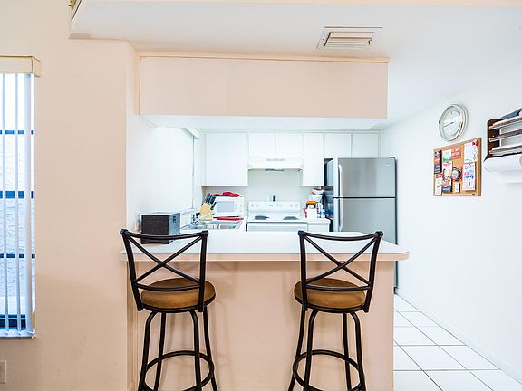 5th image of 2571 Cyprus Dr APT 102