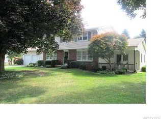 4675 Margaret Dr, Clarence, NY 14031