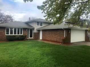 10704 S Meadow Ln, Palos Hills, IL 60465