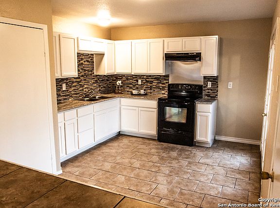 2nd image of 6743 Paradise Oak Dr