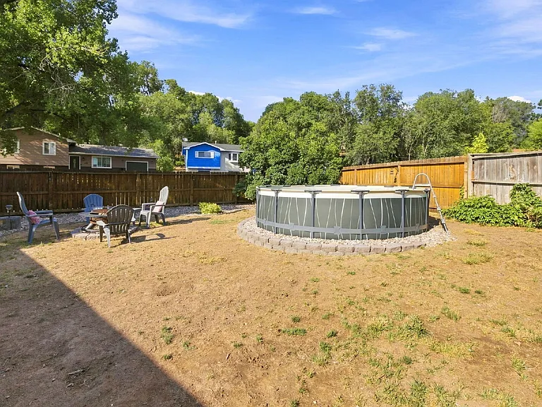 702 Squire St — Photo 30