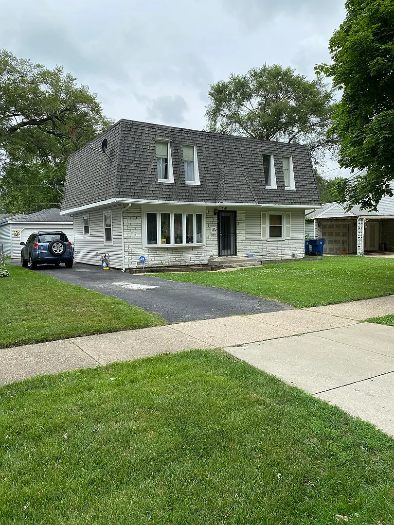 2518 Sarah St photo 1
