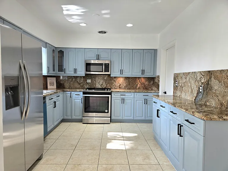 806 N 31st Ct — Photo 14