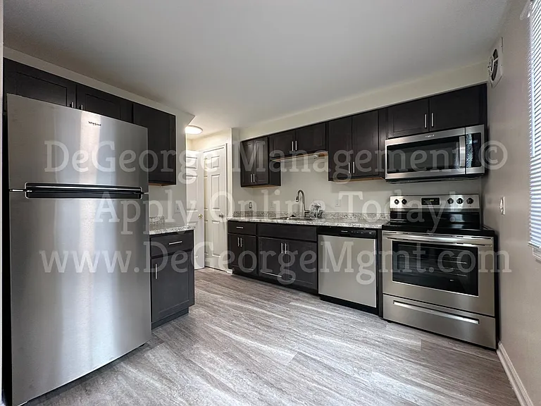 Bennington Townhomes — Photo 27