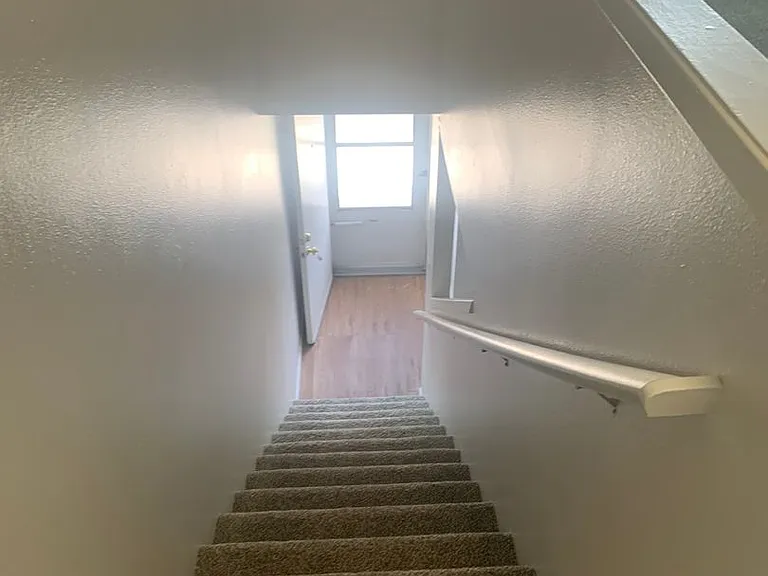 12120 Candelaria Rd NE — Photo 18