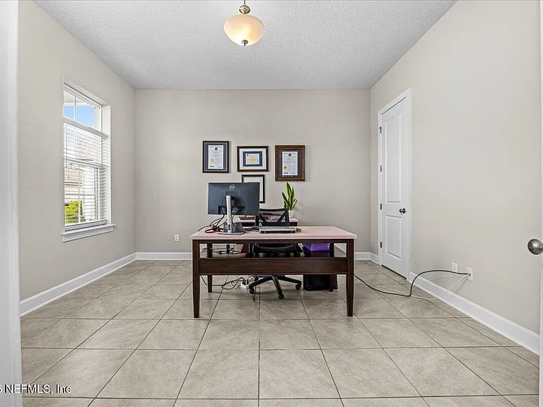 71 Lansing Ct — Photo 6