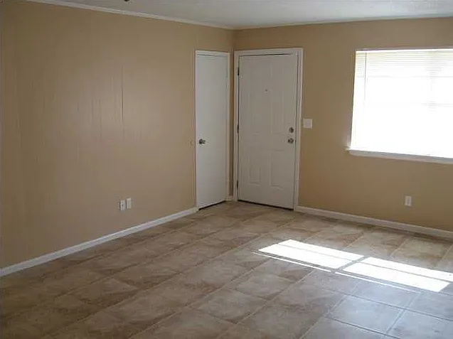545 Hickory Ave #B — Photo 4
