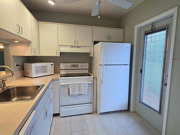 3rd image of 5071 W OAKLAND PARK Boulevard #109