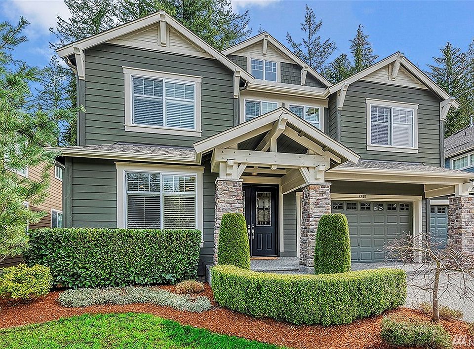 Welcome to Deveron at Redmond Ridge East by Murray Franklyn. 5 bedrooms and 4 baths with a guest suite on the main floor.