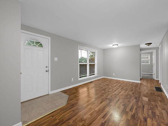 2nd image of 422 E Maple Dr