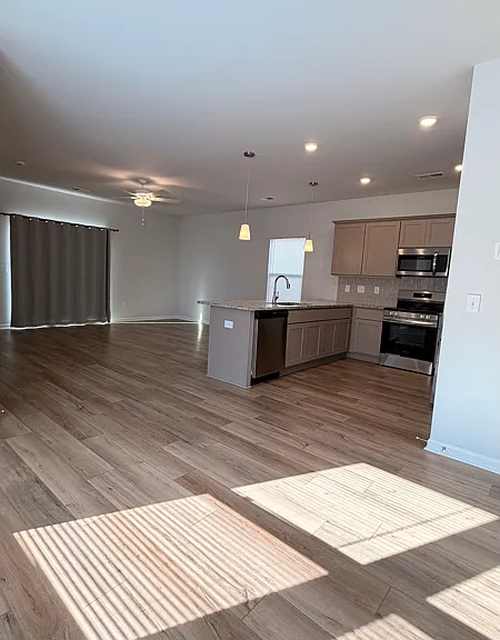 1428 Donhill Dr — Photo 4