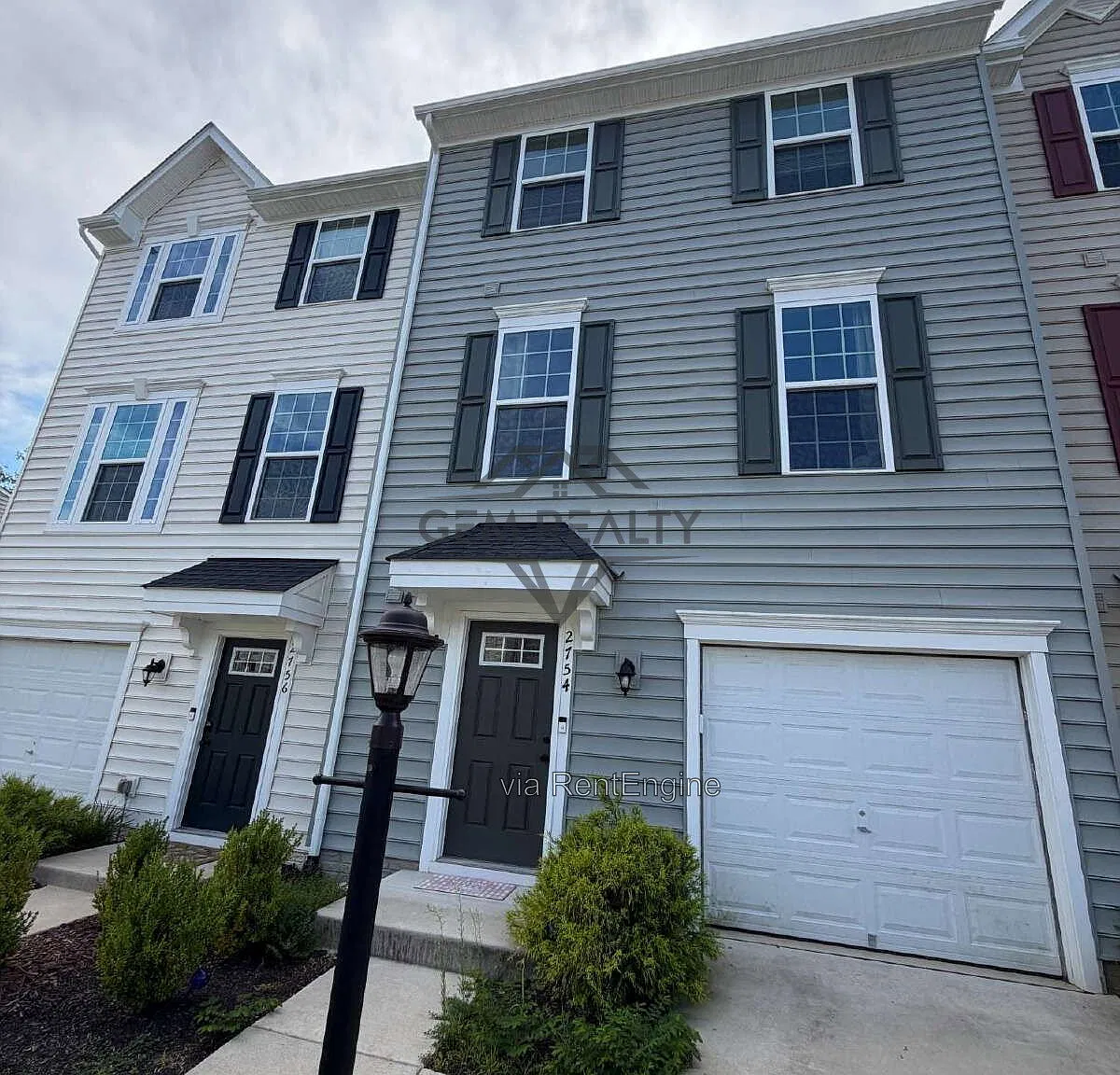 3 bed, 2.5 bath, 1960 sqft, $2,500 — Photo 1