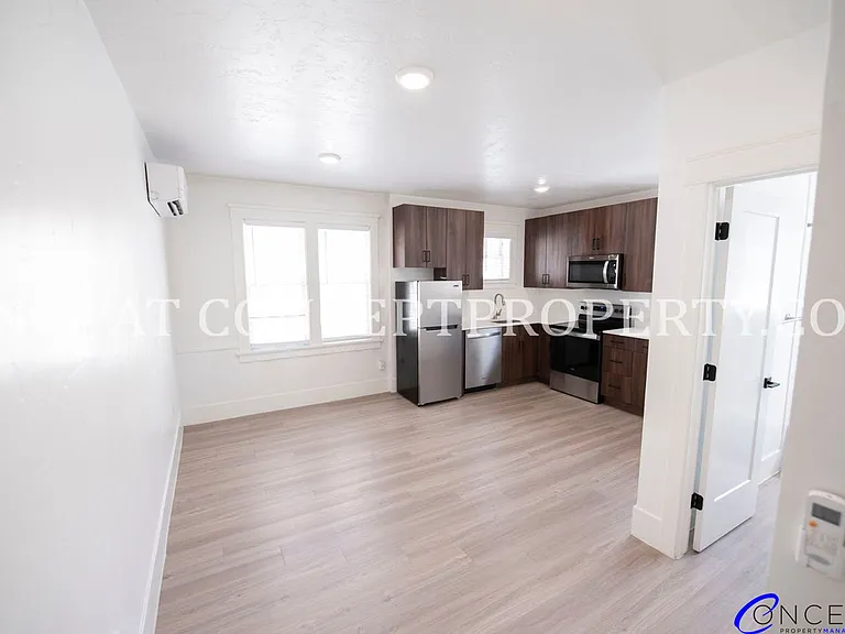 Clairmont — Photo 9