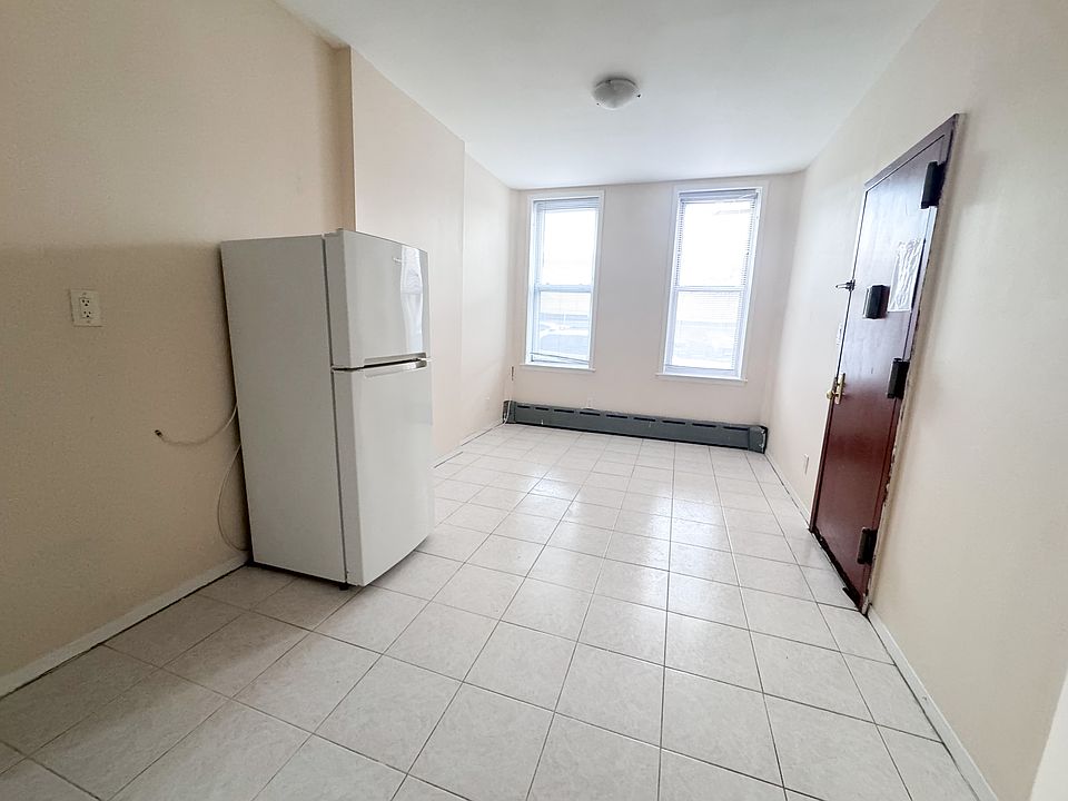 1st image of 2618 Hoyt Ave S #1D