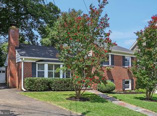 1010 N Quintana St, Arlington, VA 22205