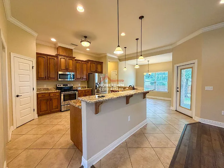 5573 Nate Ln — Photo 2