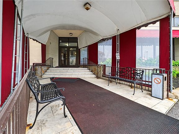 3rd image of 18501 Hilliard Blvd APT A1