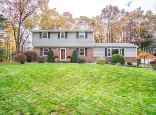 7 Maple Rdg, Ballston Lake, NY 12019