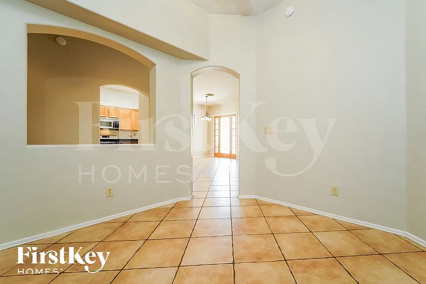 3 bed, 2.0 bath, 1805 sqft, $2,430 — Photo 4