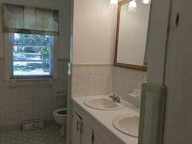 610 W Charlton St — Photo 34