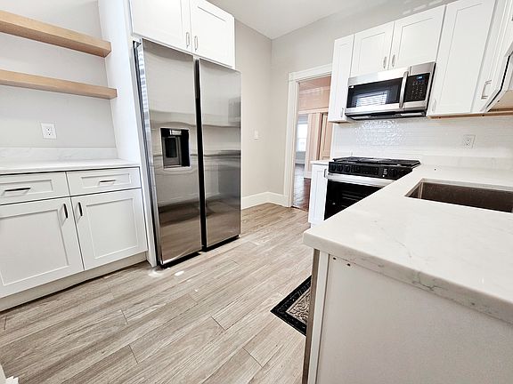 2nd image of 6 Radcliffe Rd APT 3