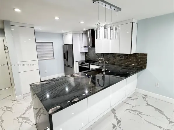 1100 W 35th St APT 4, Hialeah, FL 33012