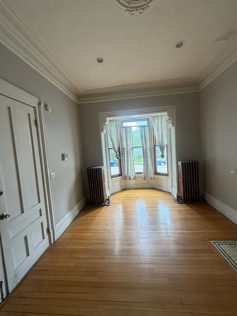 572 Madison Ave — Photo 2