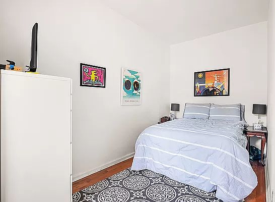 3rd image of 137 E 30th St APT 5A