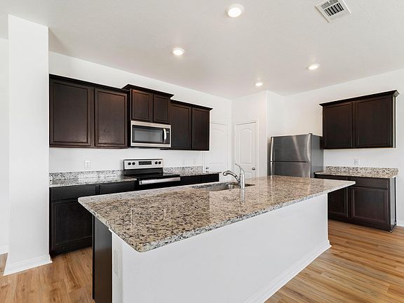 5th image of 317 Crescent Park Dr