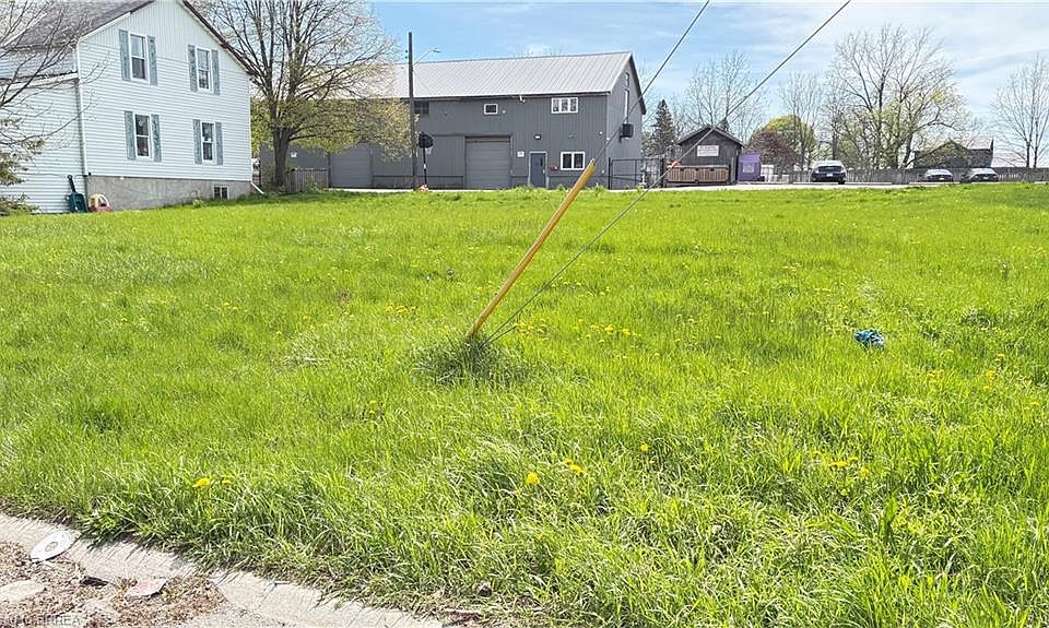 1st image of 8 Brydges St