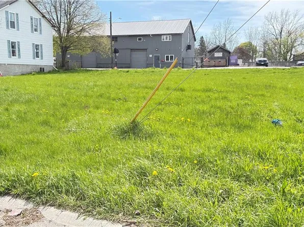 8 Brydges St, Brant, ON N3L 0L7