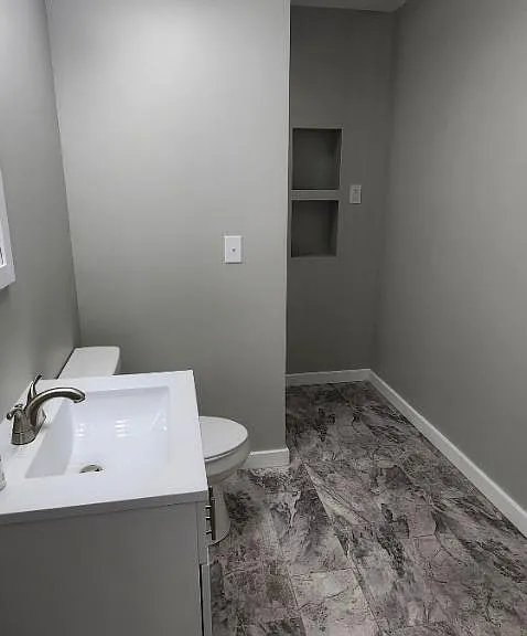 223 W Locust St #7 — Photo 2
