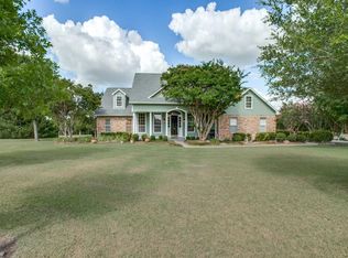 1020 W Woodridge Rd, Waxahachie, TX 75165