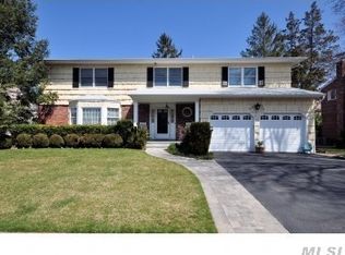11 Huber Ct, Rockville Centre, NY 11570