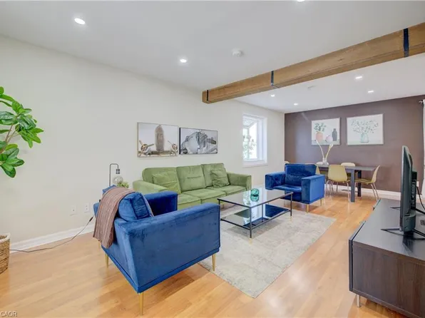 350 Victoria St S, Kitchener, ON N2M 3A5