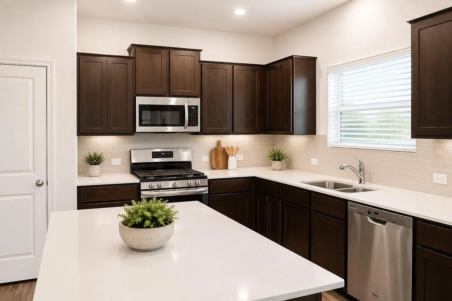 3 bed, 2.0 bath, 1946 sqft, $2,275 — Photo 4