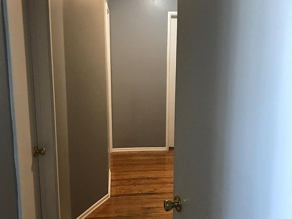 5th image of 19802 Bassett St